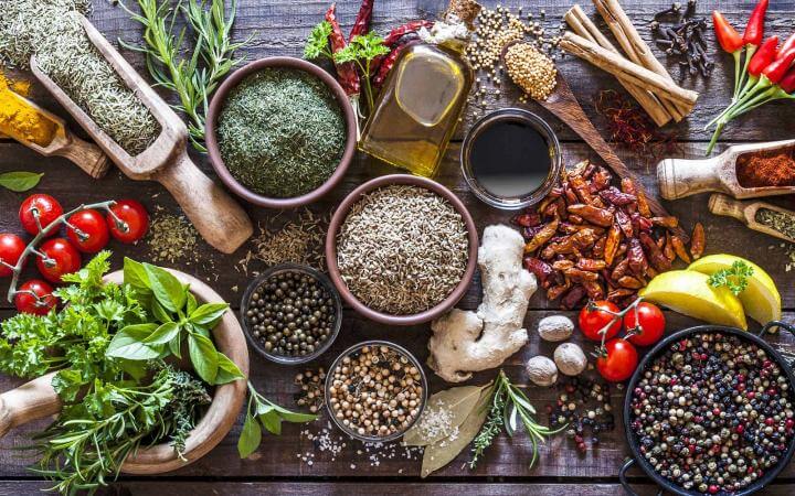 ادویه‌ های خوراکی و گیاهی: افزودن طعم و ارزش به غذاها